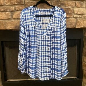 Nygard blue and white hi-low V-neck blouse. Size Large